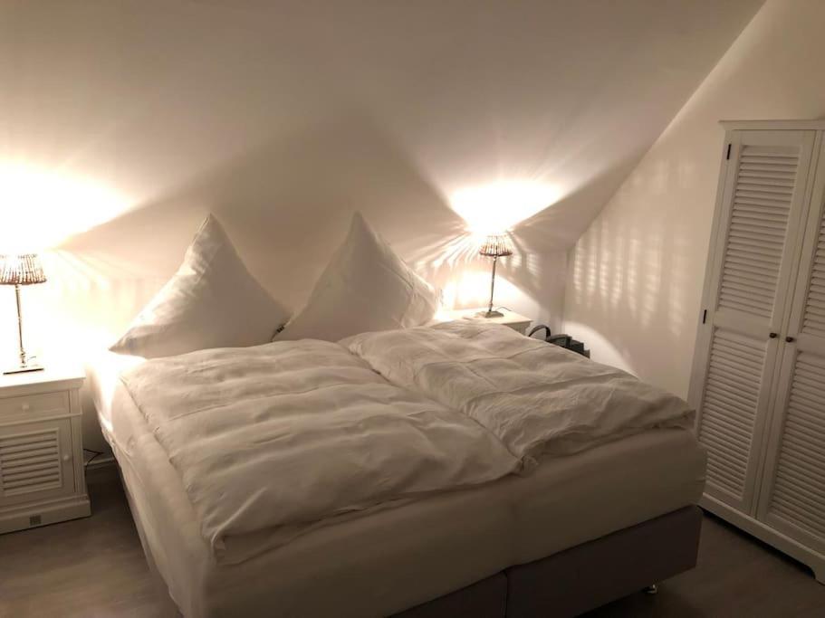 Reetdachhaus Seasons Mit Kamin & Sauna Groß Schwansee Екстериор снимка