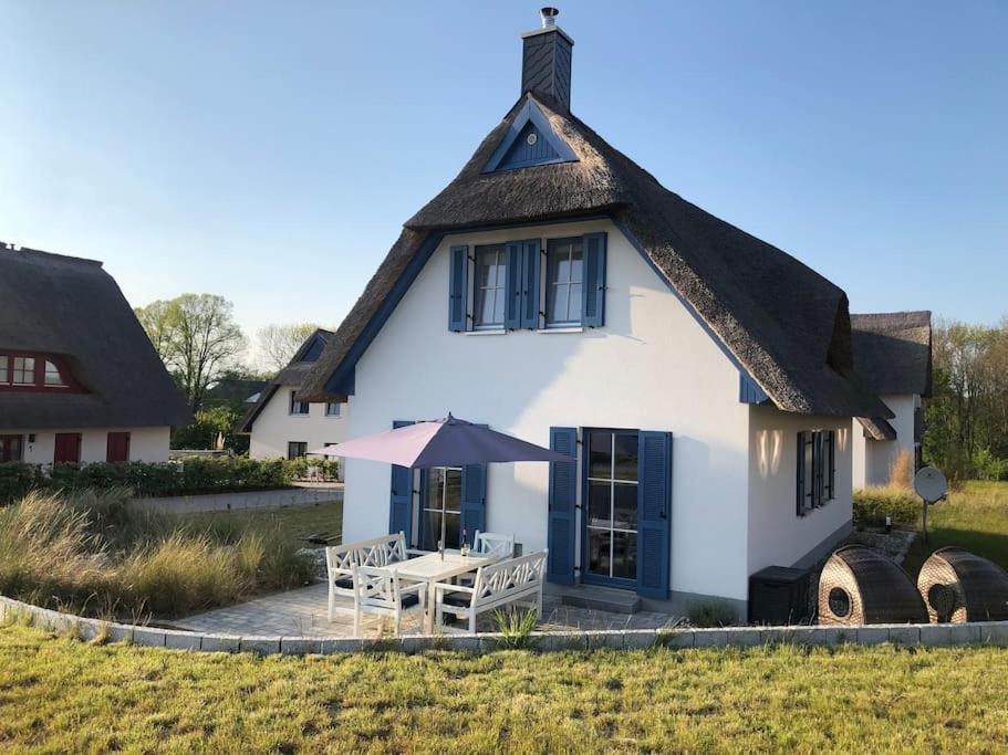 Reetdachhaus Seasons Mit Kamin & Sauna Groß Schwansee Екстериор снимка