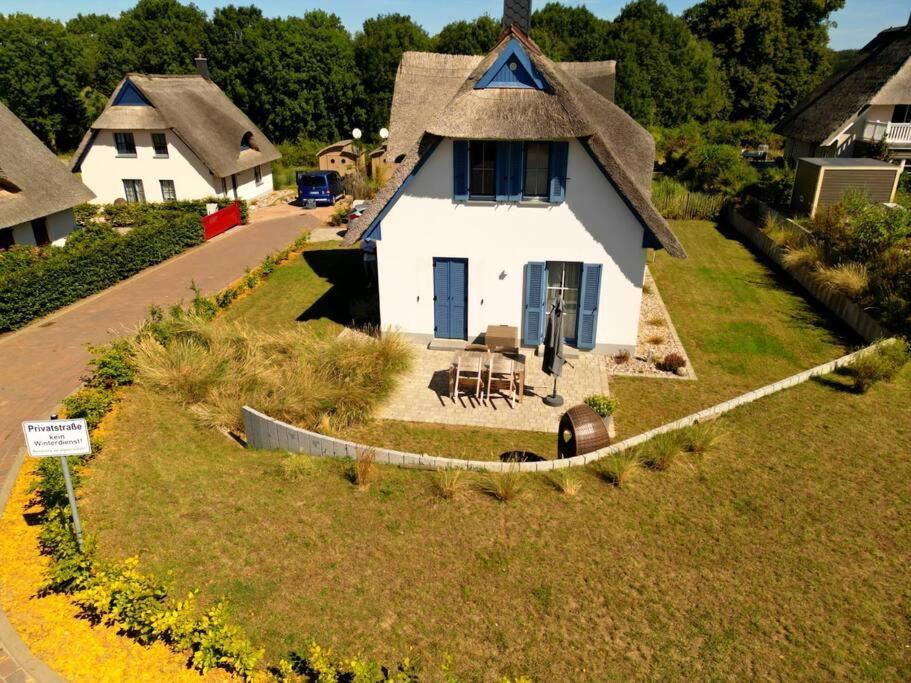 Reetdachhaus Seasons Mit Kamin & Sauna Groß Schwansee Екстериор снимка