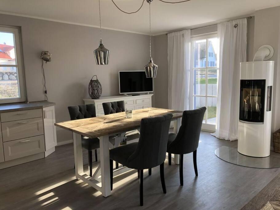 Reetdachhaus Seasons Mit Kamin & Sauna Groß Schwansee Екстериор снимка